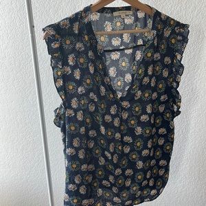 Fun2Fun floral top w/ ruffle sleeve